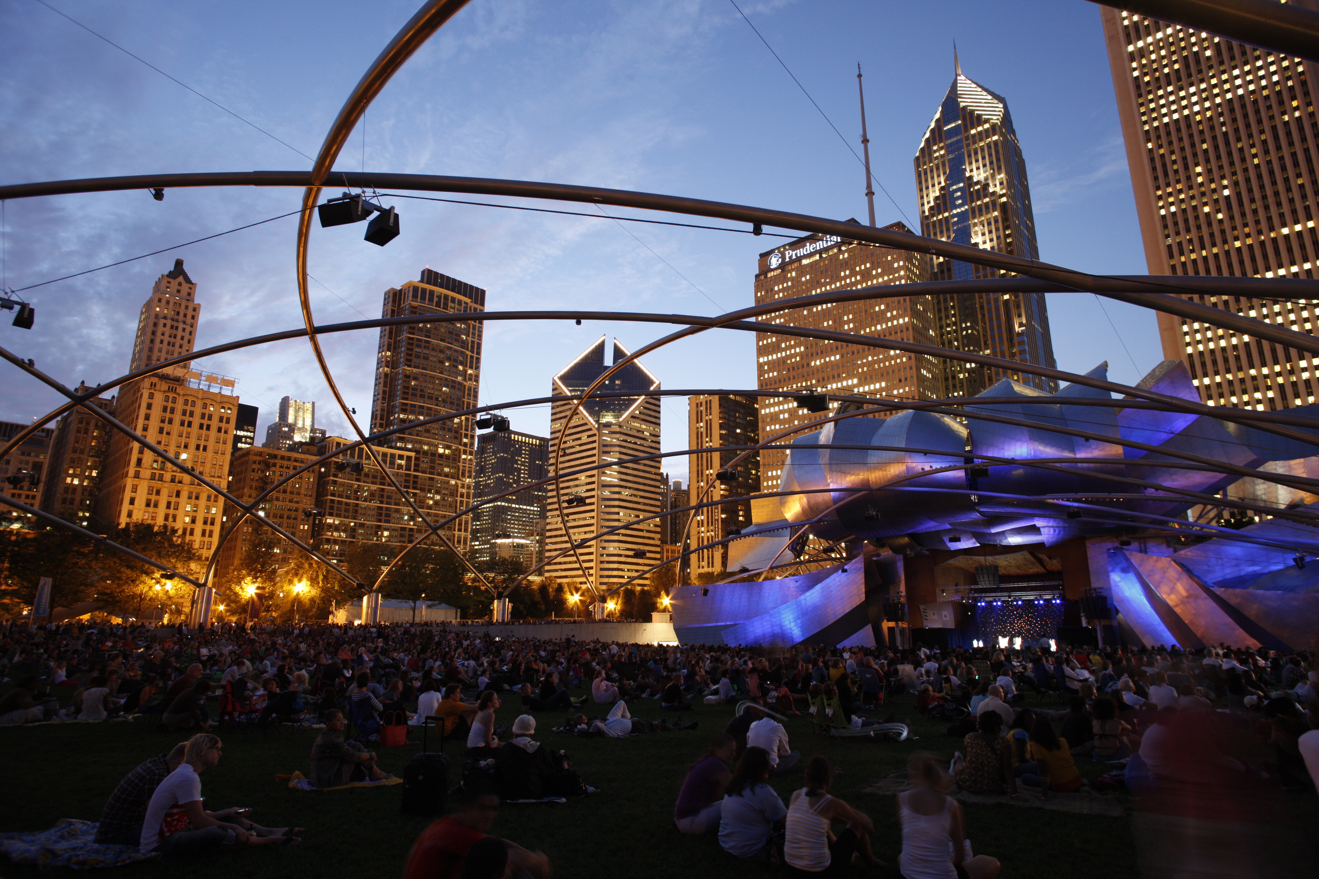 Pritzker_lawn_audience_08-20-08